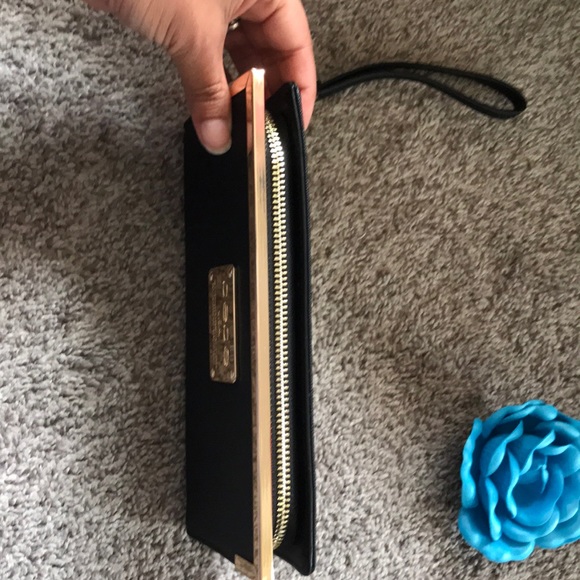 Bebe Sophisticated wristlet - Picture 3 of 7